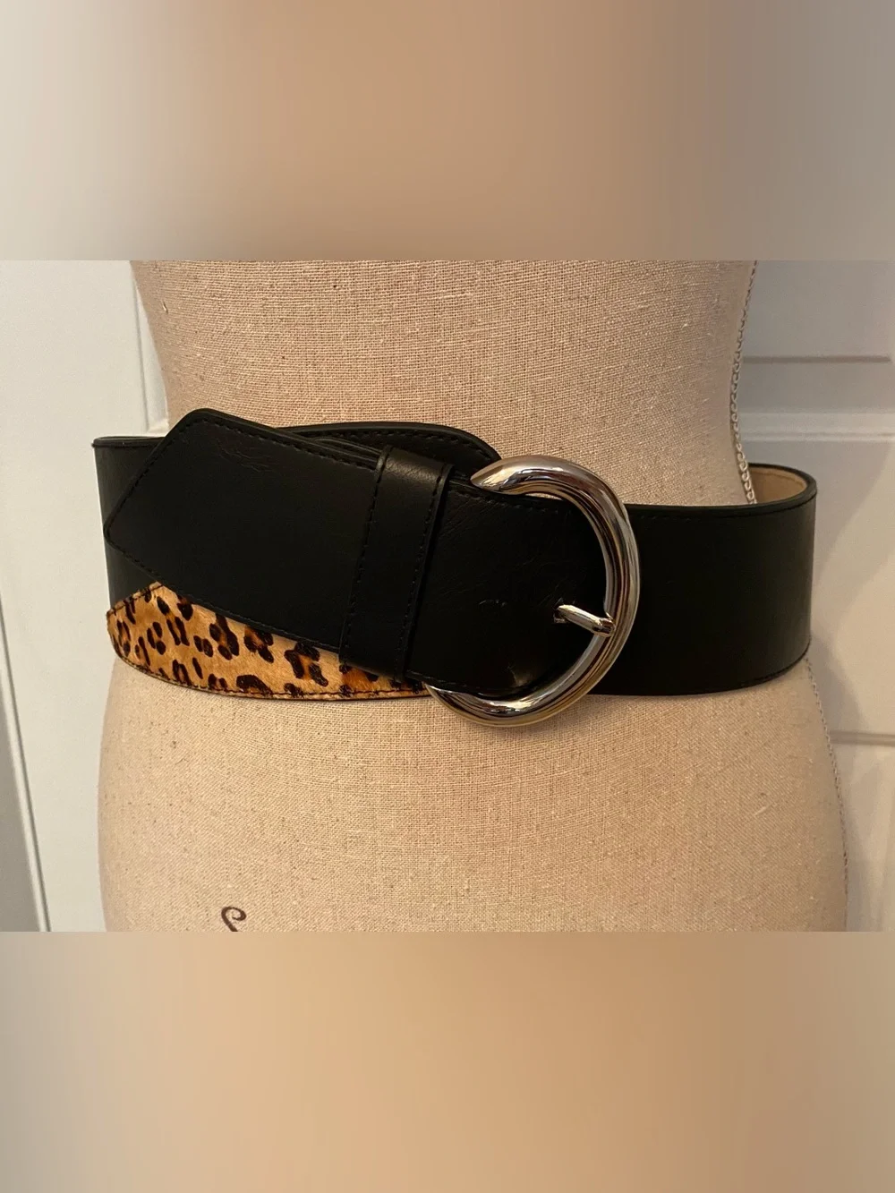 CHICO’S BELT BLACK FAUX LEATHER STRETCH ELASTIC SILVER BUCKLE ANIMAL ACCENT Sz M